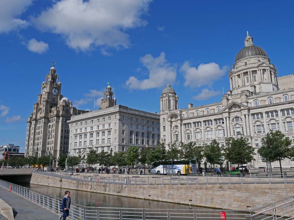 the three graces die drei grazien unesco liverpool mit kindern