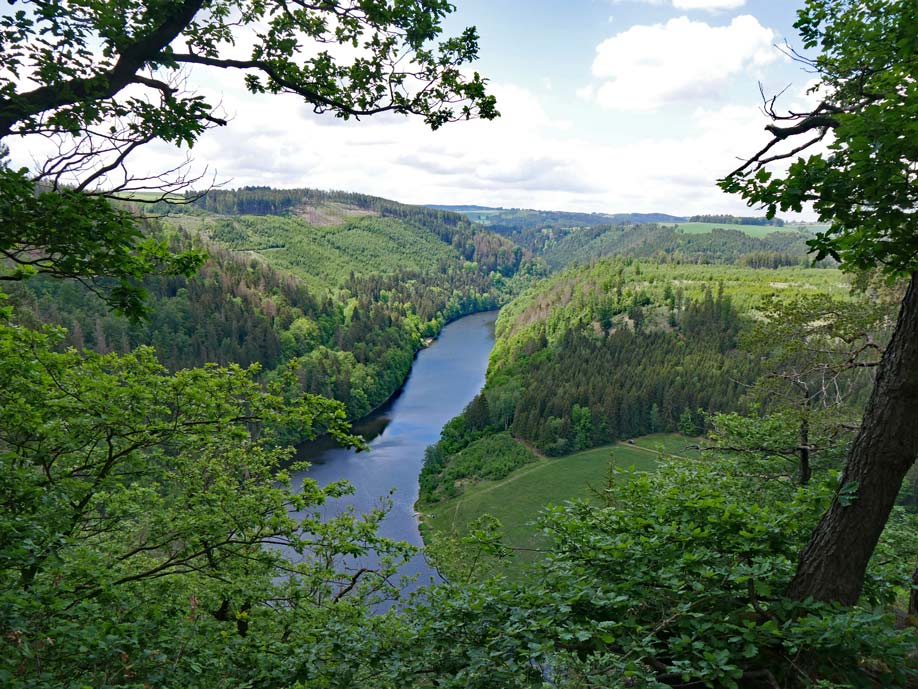 zweifacher-saaleblick-wandern-thueringer-schiefergebirge-mit-kindern