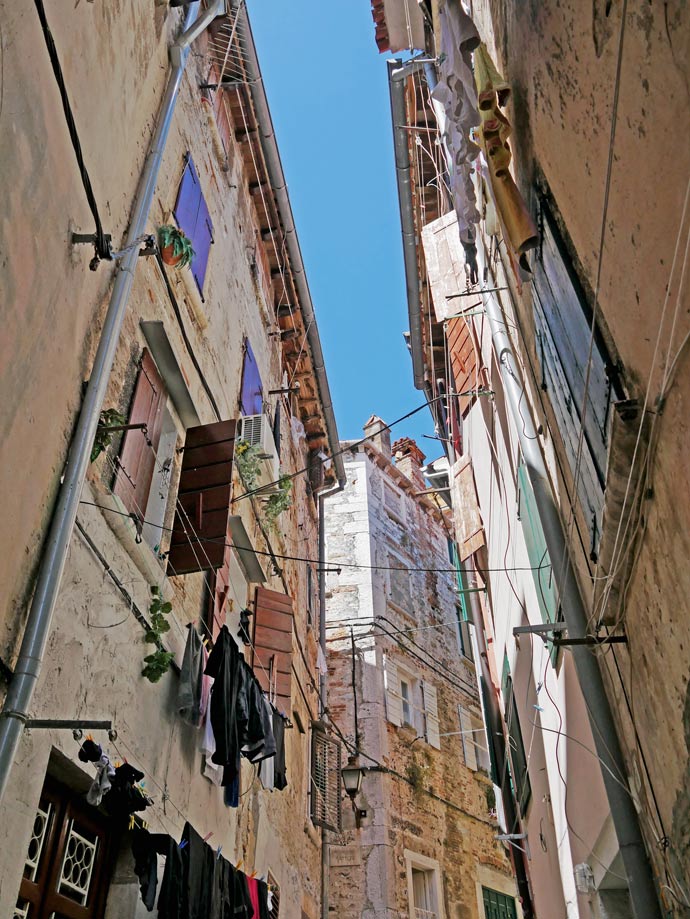Istrien mit Kindern - Familienurlaub in Kroatiens Norden gassen-rovinj-sehenswuerdigkeiten-istrien-mit-kindern