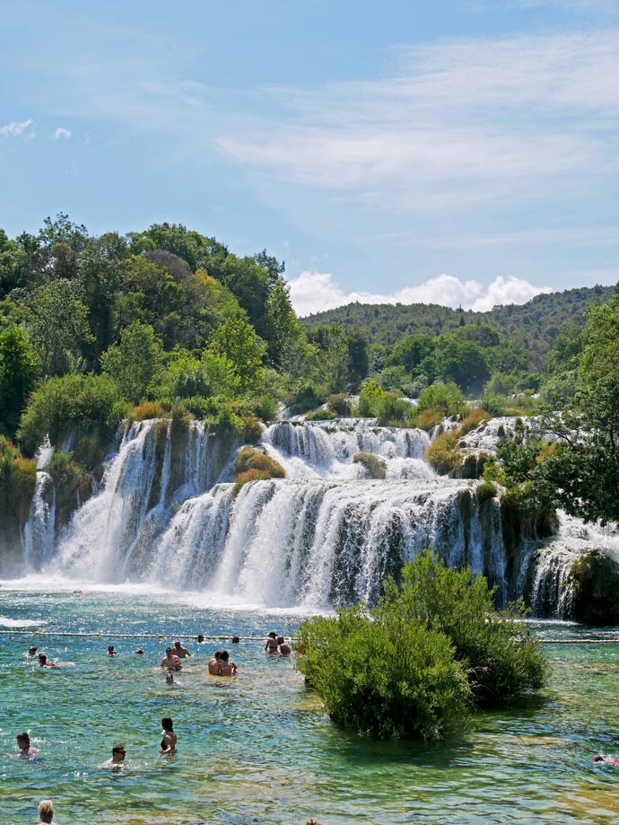 sehenswürdigkeiten-in-dalmatien-nationalpark-krka-wasserfall-kroatien-dalmatien-mit-kindern