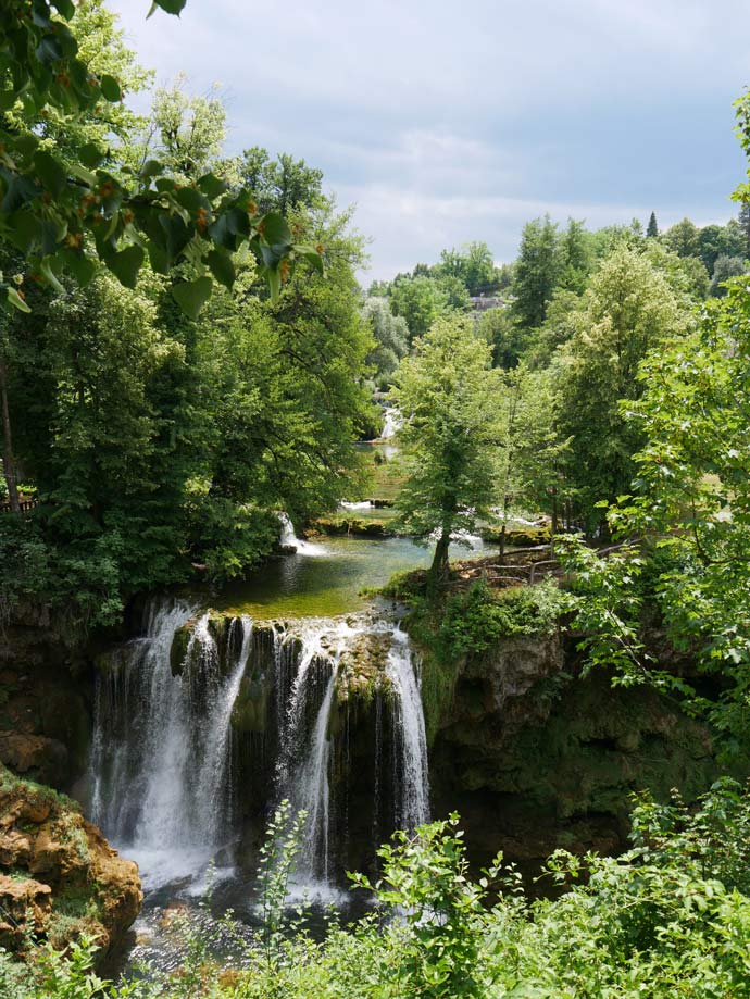 Plitvicer Seen mit Kindern - der schönste Nationalpark Kroatiens rastoke-wasserfall-plitvicer-seen-mit-kindern