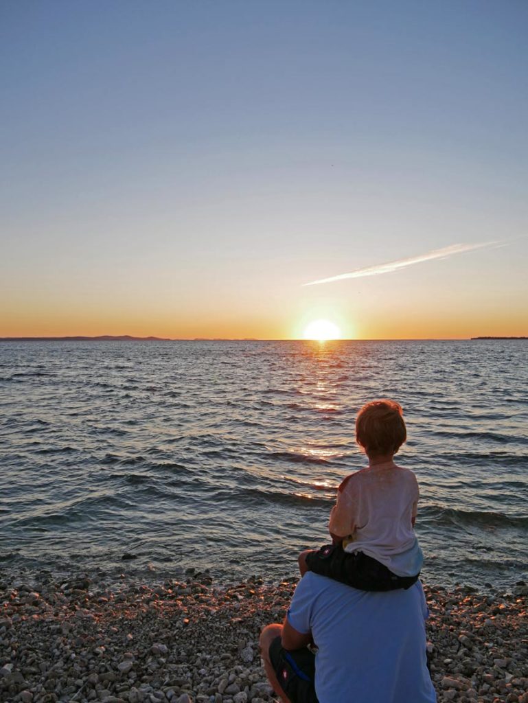 sonnenuntergang-zadar-dalmatien-mit-kindern