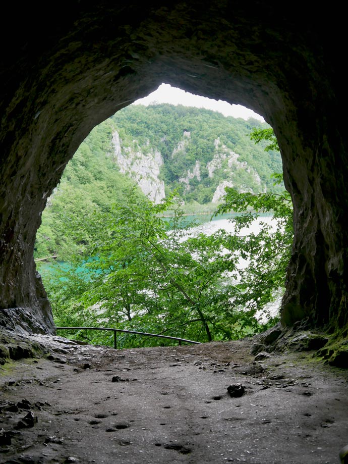 Plitvicer Seen mit Kindern - der schönste Nationalpark Kroatiens hoehle-winnetou-der-schatz-am-silbersee-nationalpark-plitvicer-seen