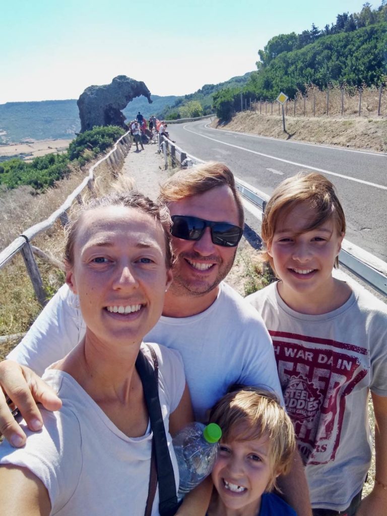 Sardinien mit Kindern - 9+ Highlights für den Familienurlaub elefantenfelsen sardinien mit kindern