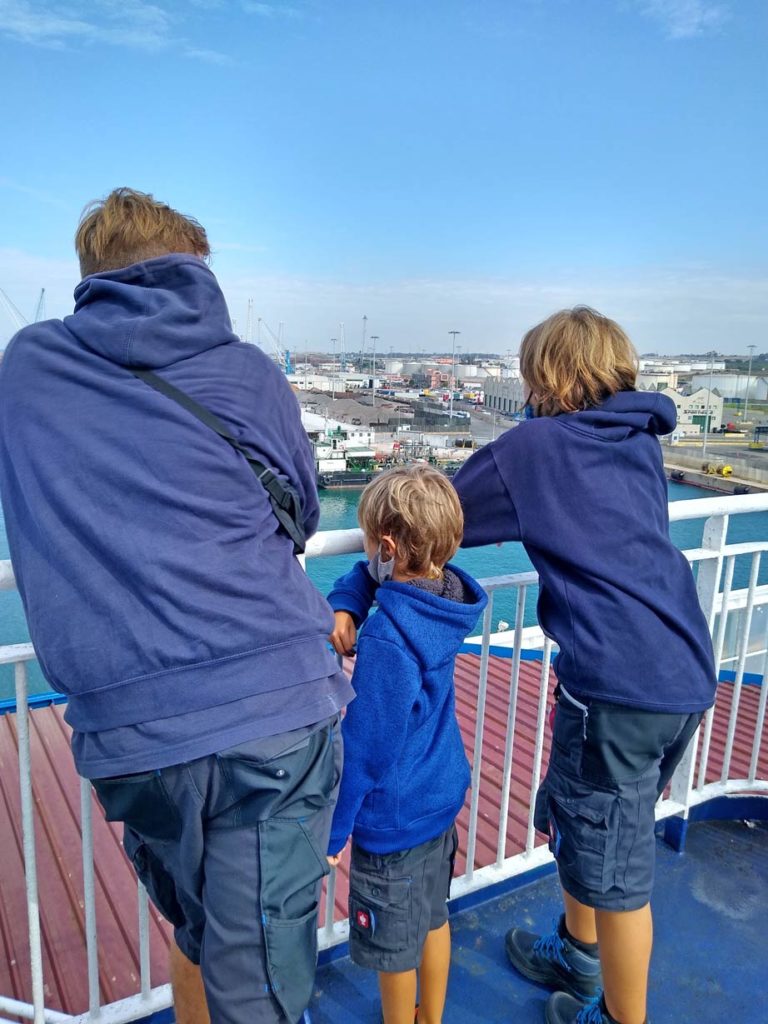 Sardinien mit Kindern - 9+ Highlights für den Familienurlaub faehrfahrt-anreise-sardinien-ohne-flugzeug-mit-kindern-italienurlaub