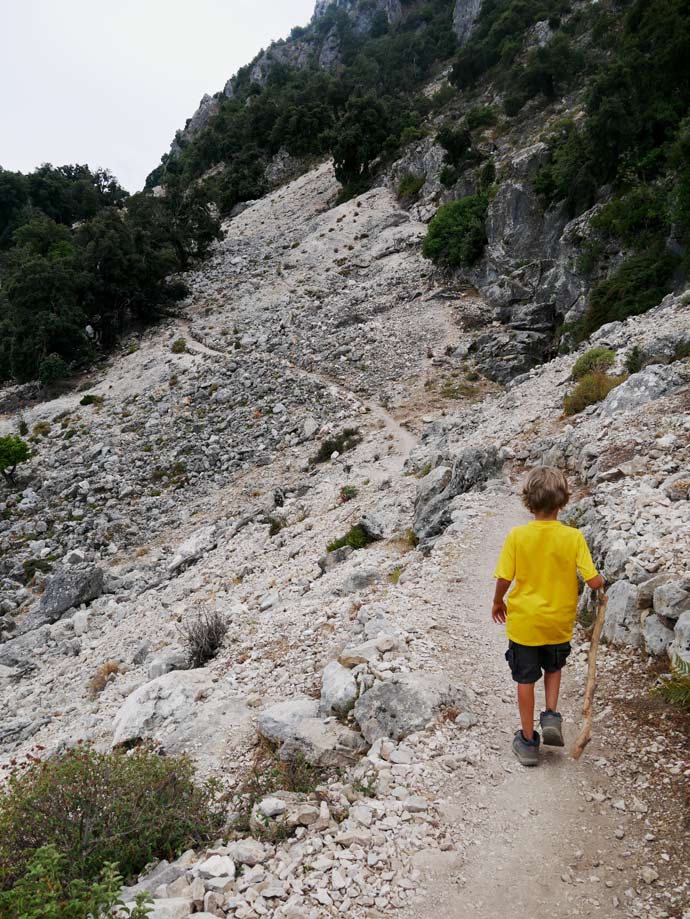Sardinien mit Kindern - 9+ Highlights für den Familienurlaub gola-gorropu-canyon-wandern-sardinien-mit-kindern