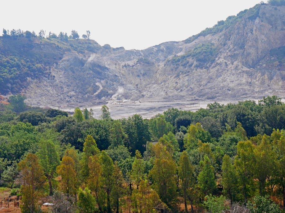 solfatara-ausflug-phlegraeische-felder-pozzouli-neapel-mit-kindern