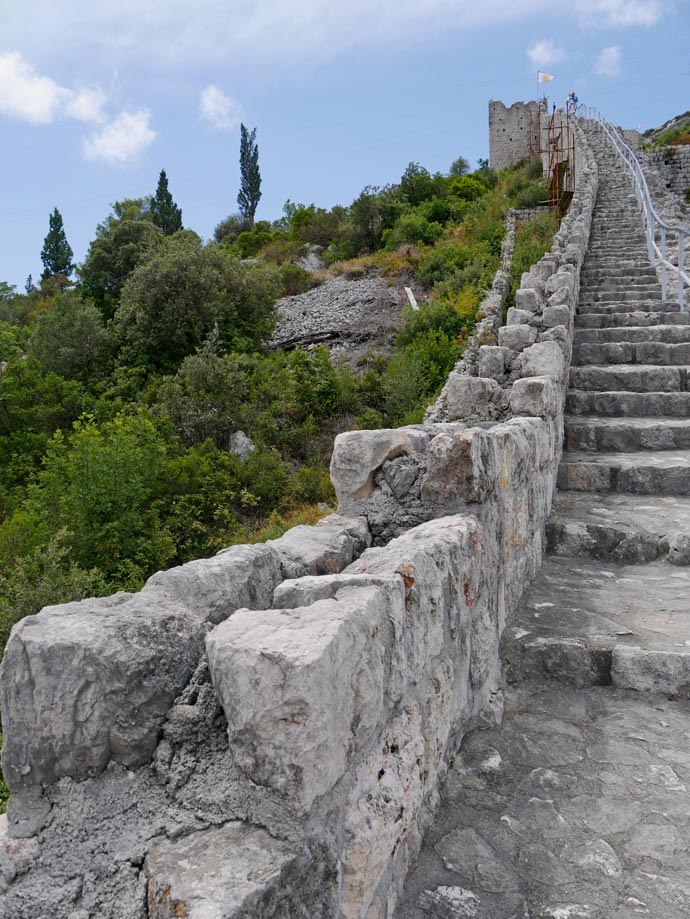 dalmatien-mit-kindern-stadtmauer-ston-peljesac-sehenswuerdigkeiten