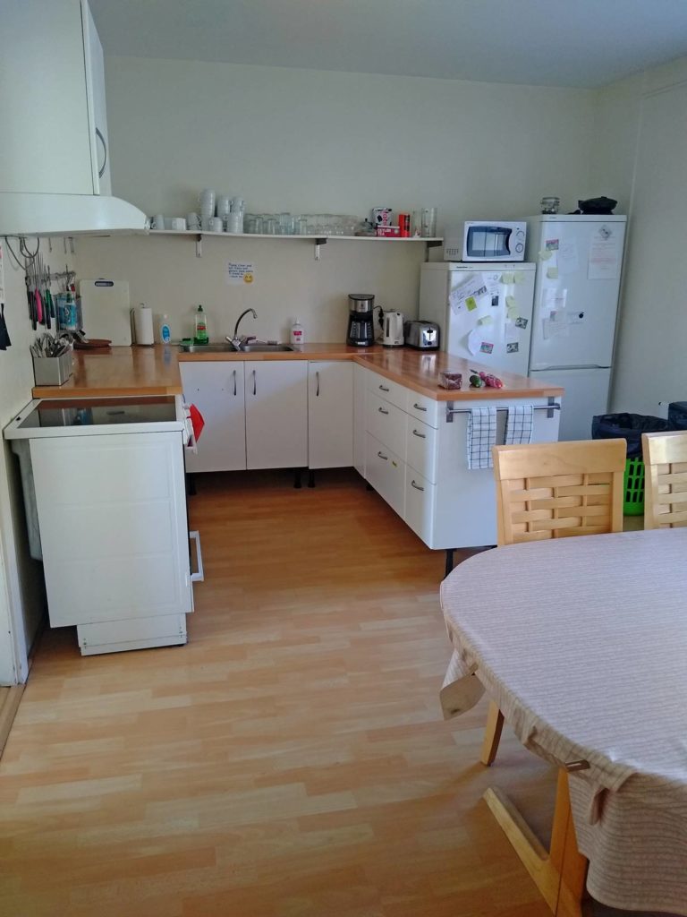 10 ultimative Tipps für Island - Wissenswertes für eure Rundreise gemeinschaftskueche guesthouse island wissenswertes