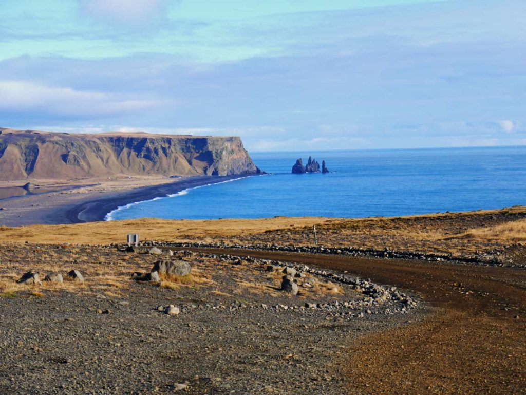 Reynisdrangar vik y mydral sued island mit kindern