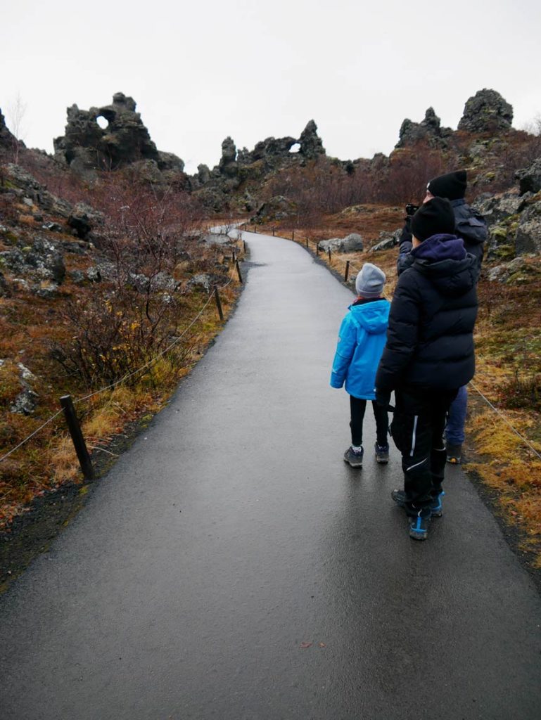 dimmuborgir-lavafeld-highlights-nord-island-mit-kindern