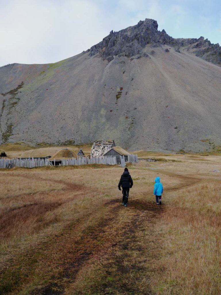 stokksnes wikingerdorf islands osten mit kindern