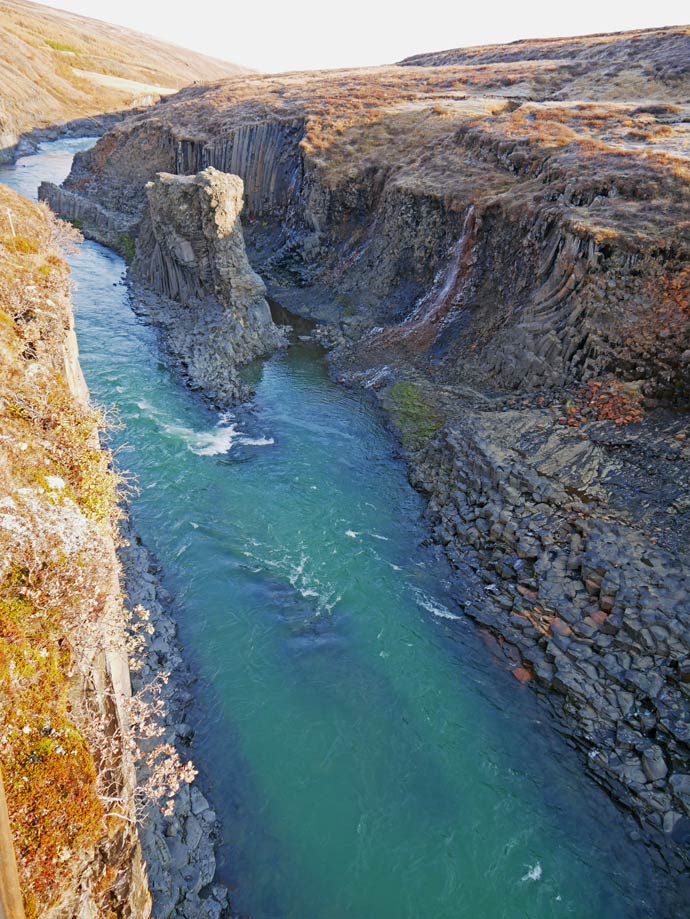 studlagil-canyon-sehenswuerdigkeiten-ost-island-rundreise