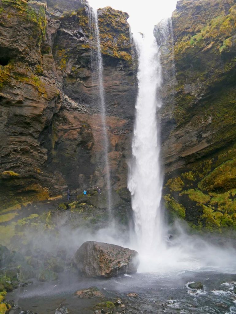 wasserfall-sued-island-kvernufoss