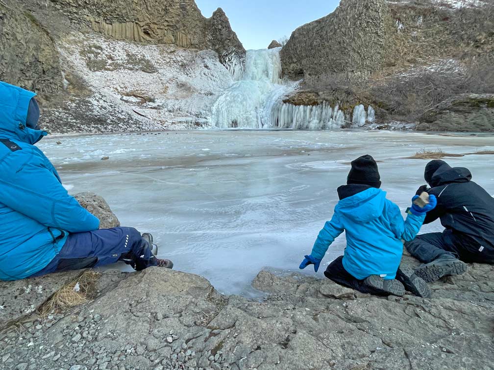 gjain-wasserfall-sueden-island-familienurlaub