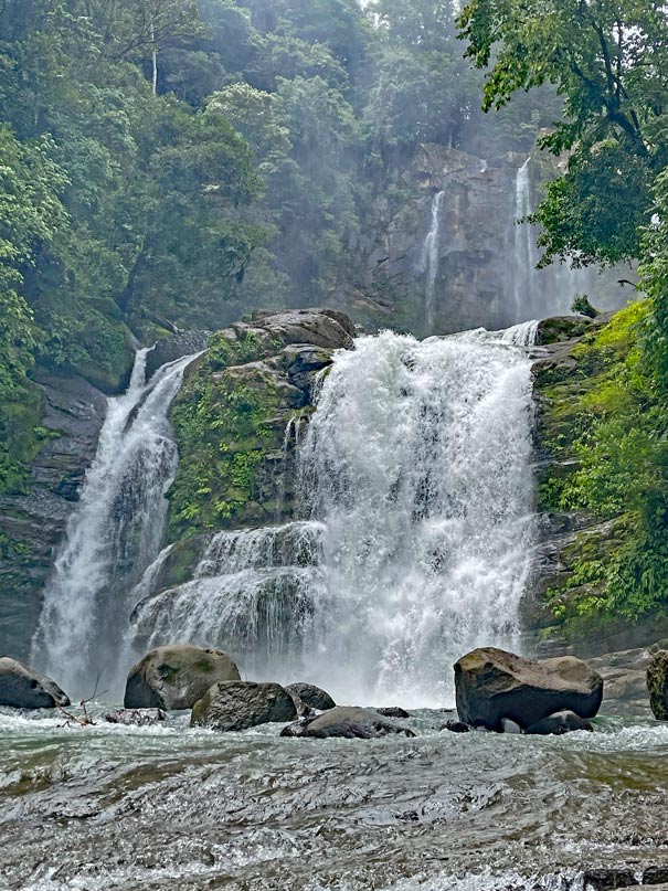 nauyaca-wasserfall-costa-rica-sehenswuerdigkeiten-pazifikkueste