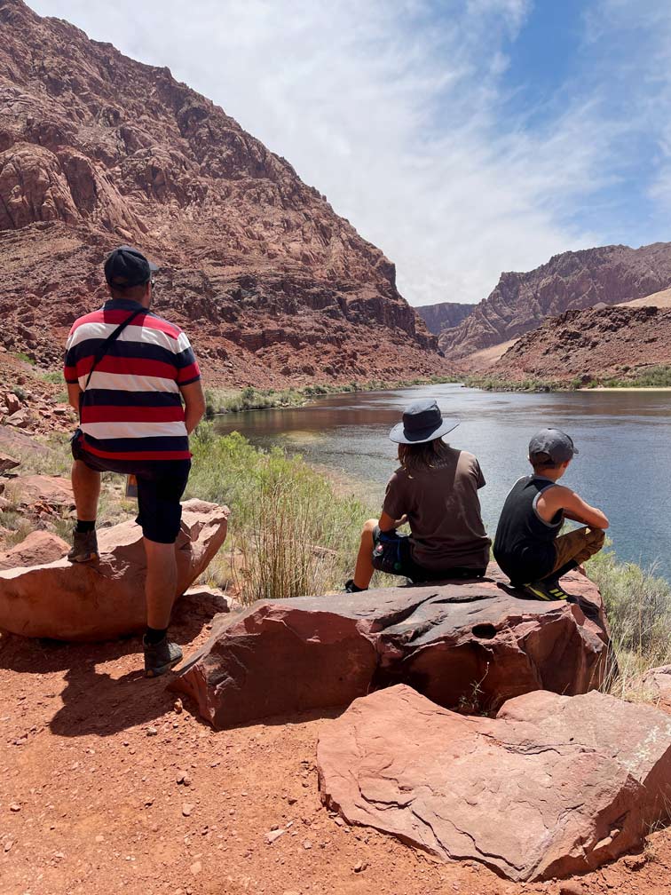 Von der Ostküste zur Westküste der USA - unsere Route quer durch die Vereinigten Staaten colorado-river-lees-ferry-reise-usa-mit-kind