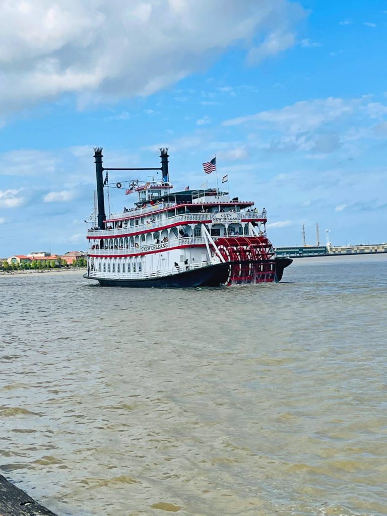 Von der Ostküste zur Westküste der USA - unsere Route quer durch die Vereinigten Staaten new-orleans-louisiana-mississippi-dampfer