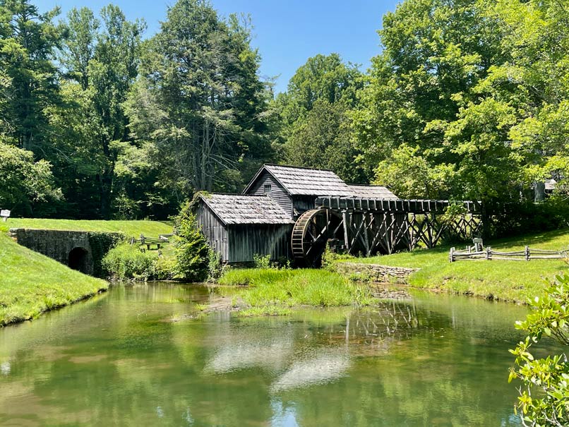 muehle-mabry-mill-am-see-in-den-blue-ridge-mountains-usa