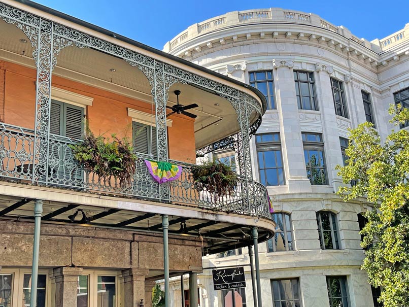 gusseisener-balkon-am-haus-new-orleans-sehenswuerdigkeiten-tipps