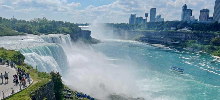 Read more about the article Niagarafälle USA – die Wasserfälle mit einer Bootstour erkunden