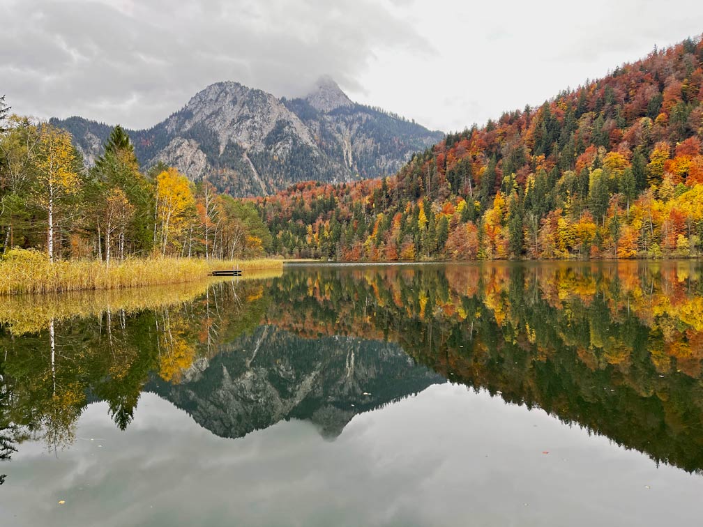 Wellness im Hotel König Ludwig ausflugsziele-allgaeu-schwansee-im-herbst