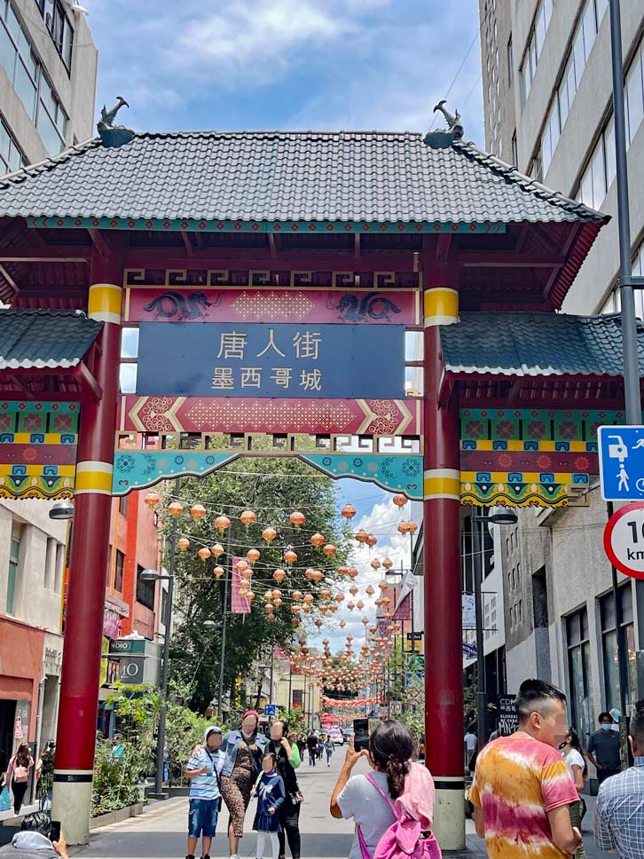 chinesisches tor führt nach chinatown in mexiko stadt