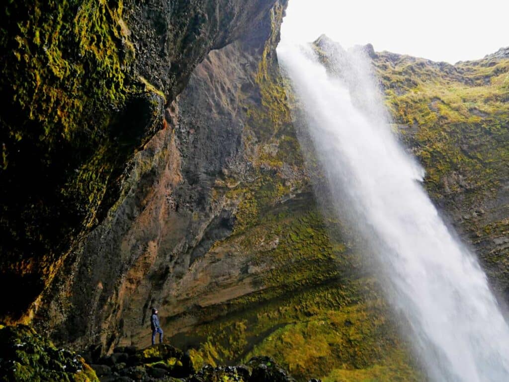 Island Rundreise in 10 Tagen - Zwei Routen für einen unvergesslichen Urlaub mit Kindern Kvernufoss-schoenste-wasserfaelle-island-rundreise-geheimtipps