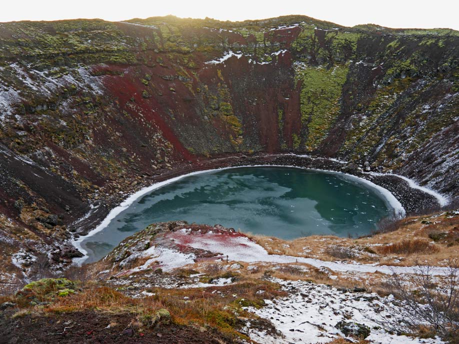 Island Rundreise in 10 Tagen - Zwei Routen für einen unvergesslichen Urlaub mit Kindern kerid-vulkansee-golden-circle-urlaub-island-mit-kindern