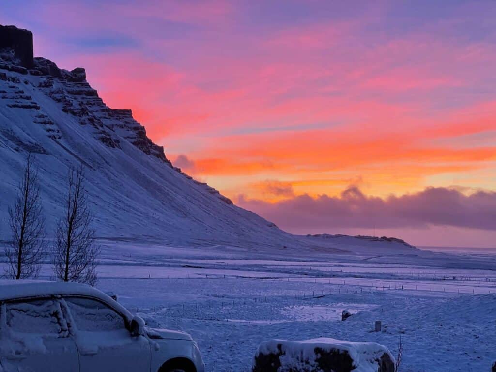 sonnenaufgang am schneeberg in island