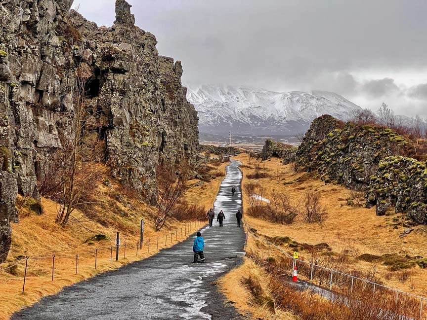 Island Rundreise in 10 Tagen - Zwei Routen für einen unvergesslichen Urlaub mit Kindern thingvellir-golden-circle-route-island-mit-kindern