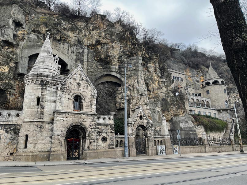 felsenkirche-sehenswuerdigkeiten-budapest