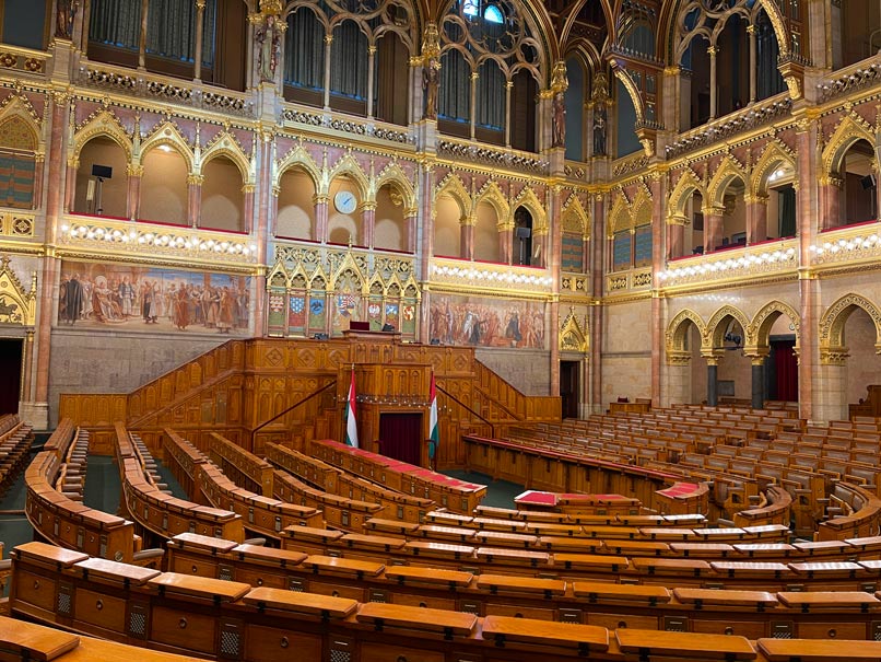 fuehrung-parlament-budapest-reisetipps