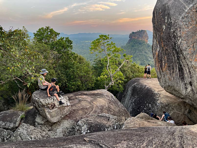 pidurangala-mit-kindern-sigiriya-sehenswuerdigkeiten-sri-lanka-familienurlaub