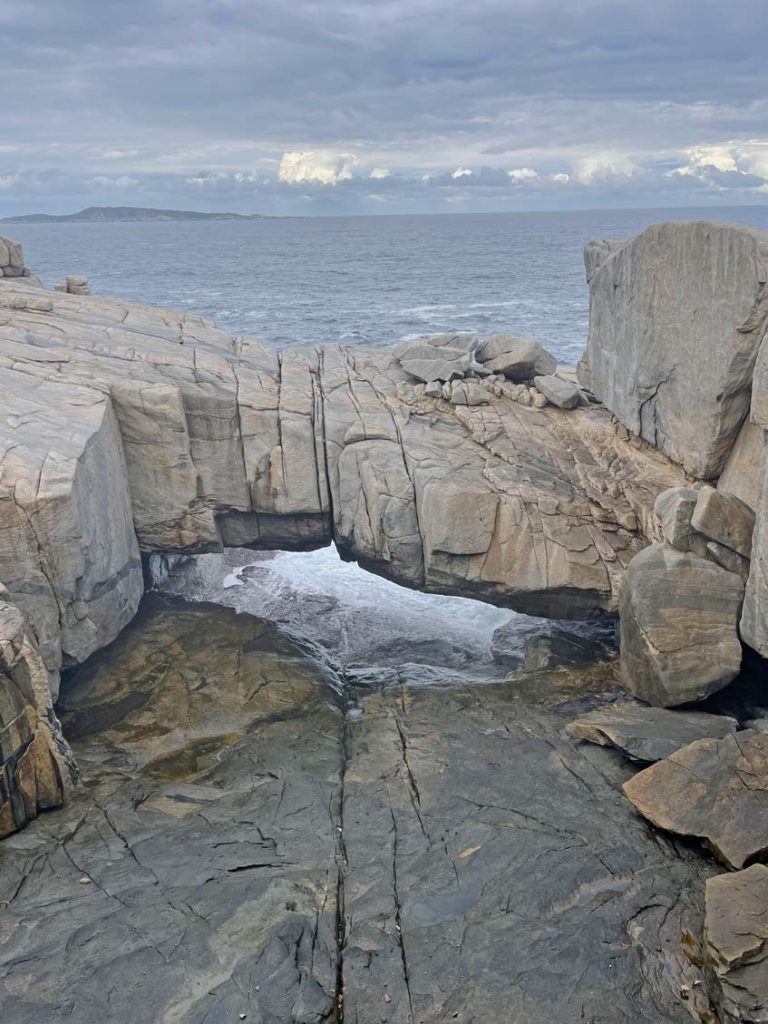 SĂĽdwesten Australiens - Highlights fĂĽr die 2-Wochen Rundreise ab Perth natuerliche-steinbruecke-am-meer-in-australien