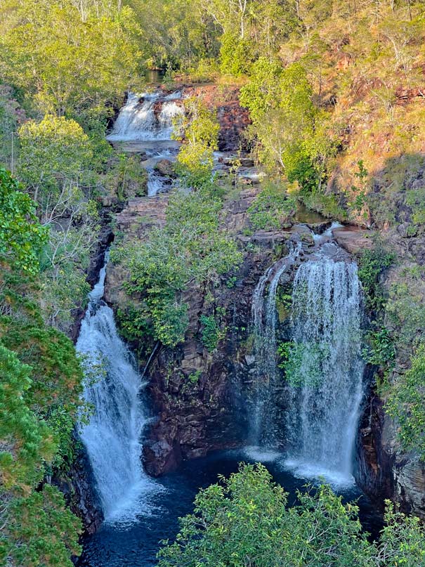 Roadtrip Northern Territory - Rundreise von Darwin zum Uluru wasserfall-in-mehreren-kaskaden-florence-falls
