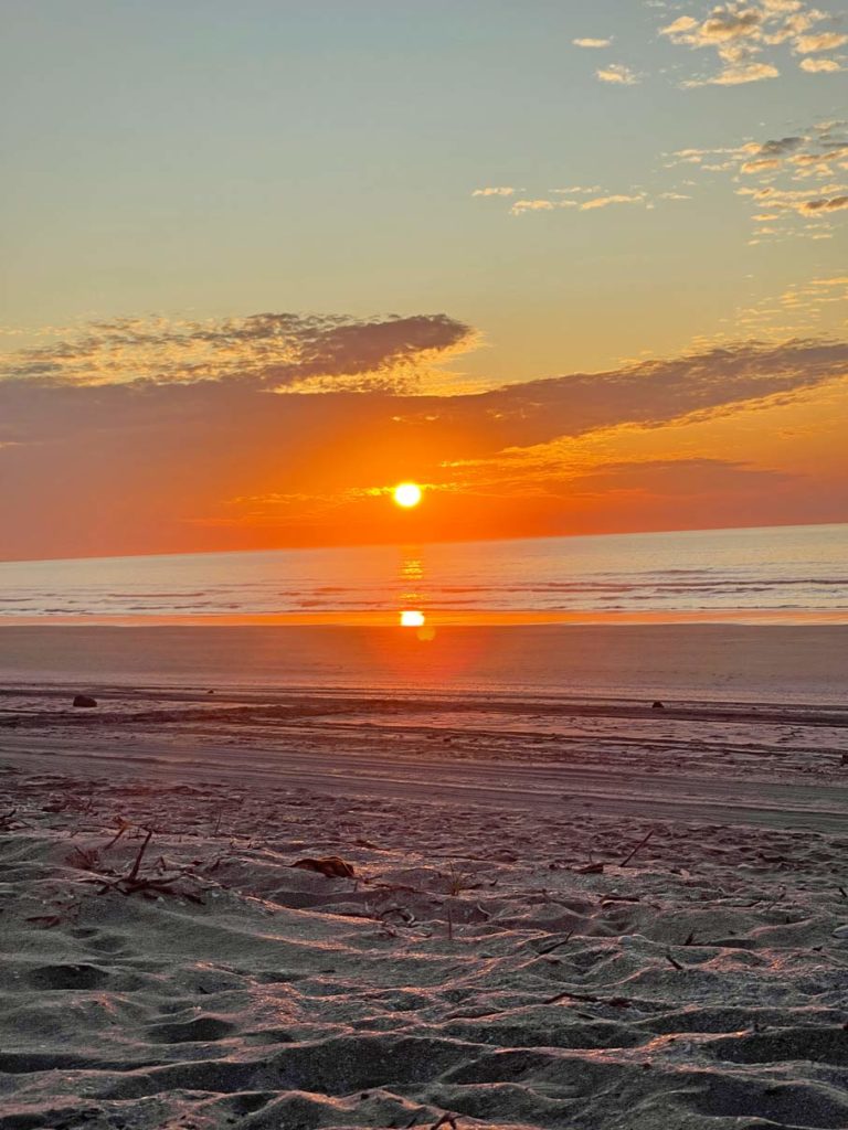 sonnenuntergang eighty mile beach westaustralien von exmouth nach broome