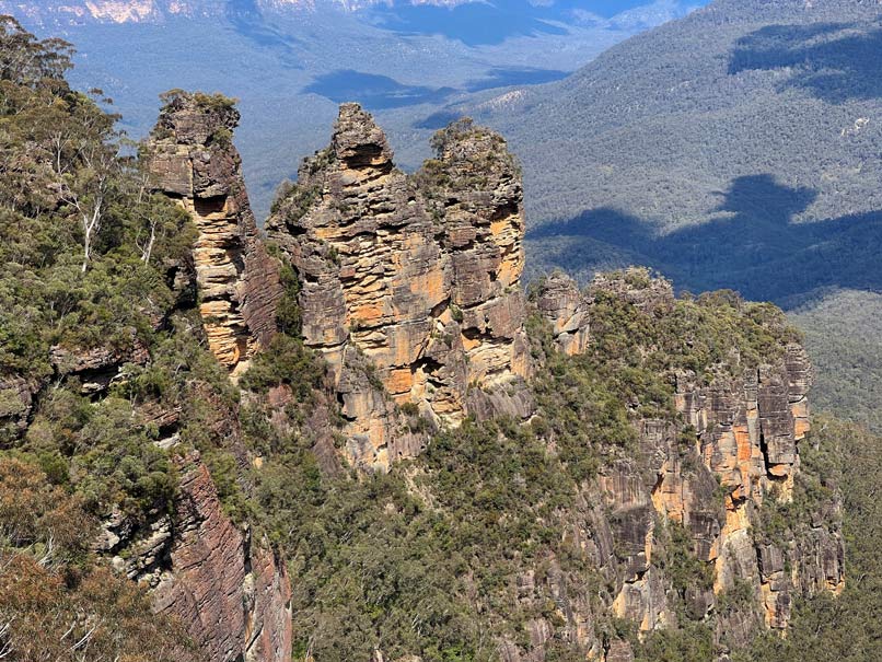 bekannte-felsformation-three-sisters-in-den-blue-mountains