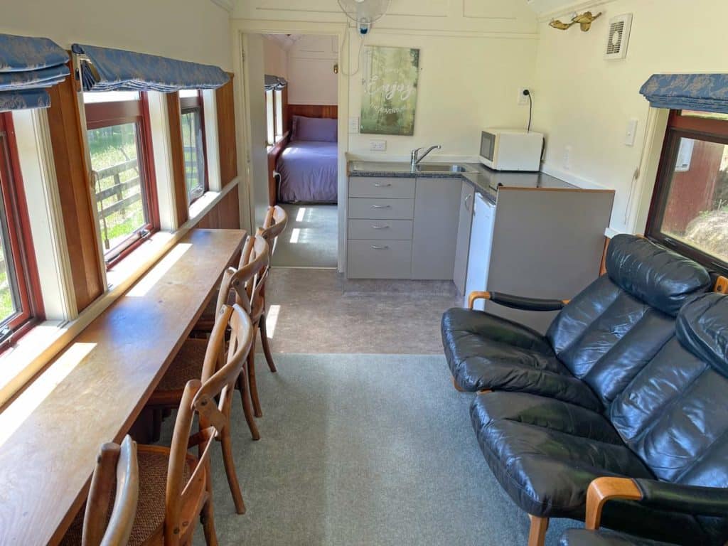 Gemütliche Unterkünfte in Neuseeland finden | 7+ Tipps zur Buchung eurer Ferienwohnungen waitomo-unterkunft-zugwaggon-neuseeland-mit-kind