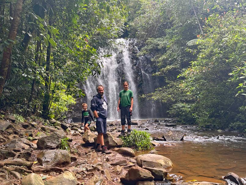 Route für den Roadtrip von Cairns nach Brisbane im Camper ellinjaa-falls-waterfall-circuit-mit-wohnmobil-australien-route-cairns-brisbane