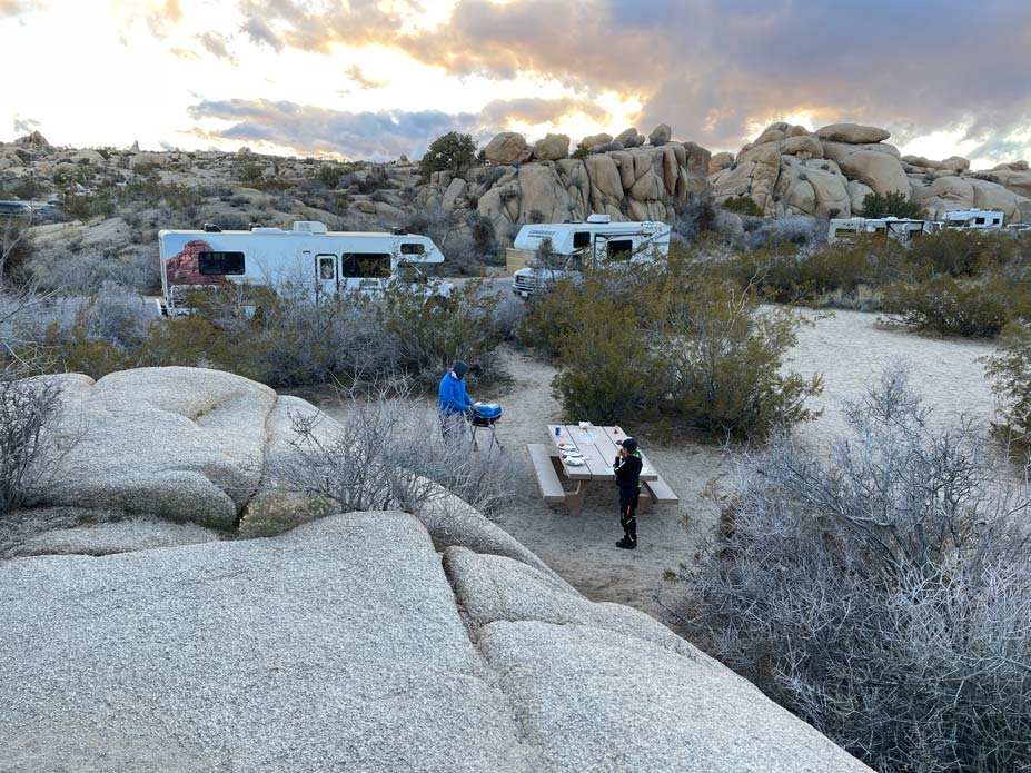 Kochen im Wohnmobil - 9 einfache Rezepte fĂźr die Camperreise campingplatz-usa-kochen-im-wohnmobil-rezepte