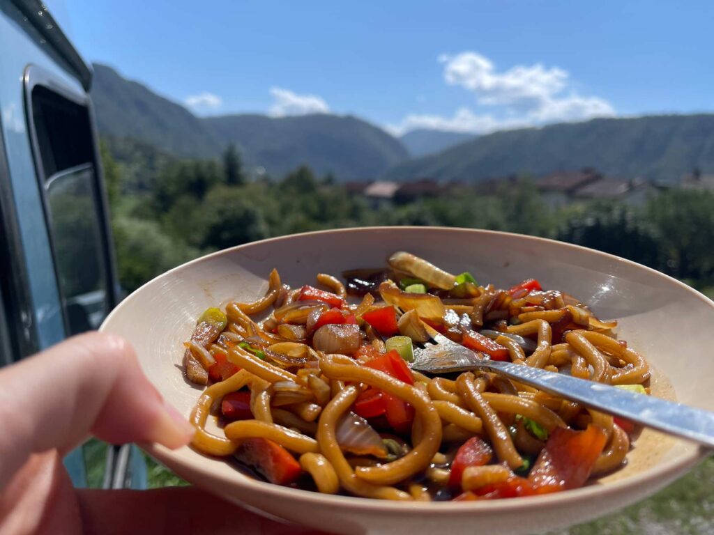 udon nudeln gekocht im Wohnmobil