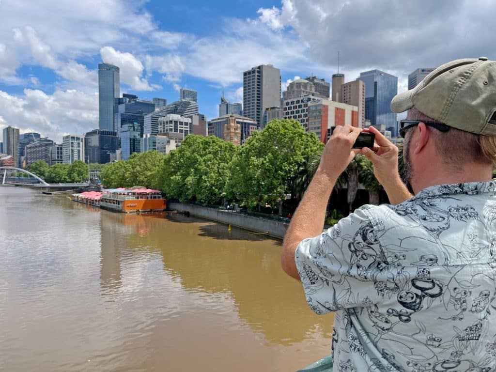 yarra-river-skyline-melbourne-sehenswuerdigkeiten-route-sydney-melbourne