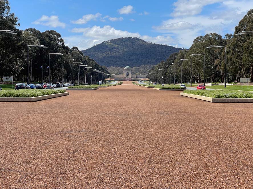 anzac parade canberra mit mietwagen von sydney nach melbourne