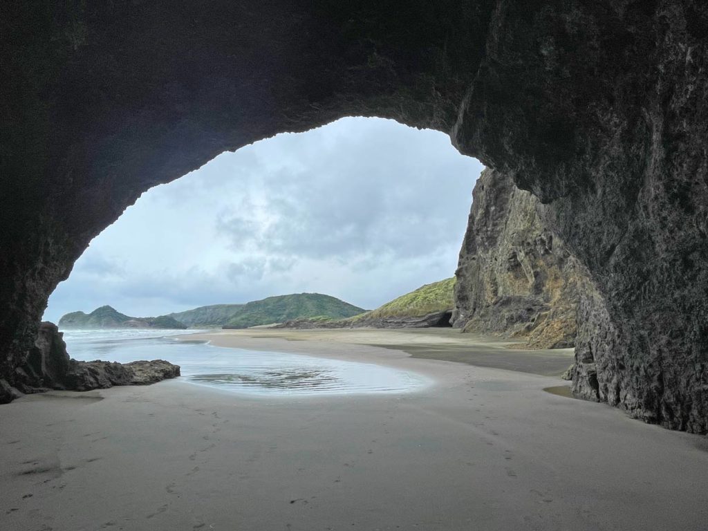 Route Nordinsel Neuseeland - 7 unvergessliche Highlights für euren Roadtrip mit Mietwagen oder Camper bethels-beach-schoenste-straende-neuseeland-nordinsel-tipps-routenplanung