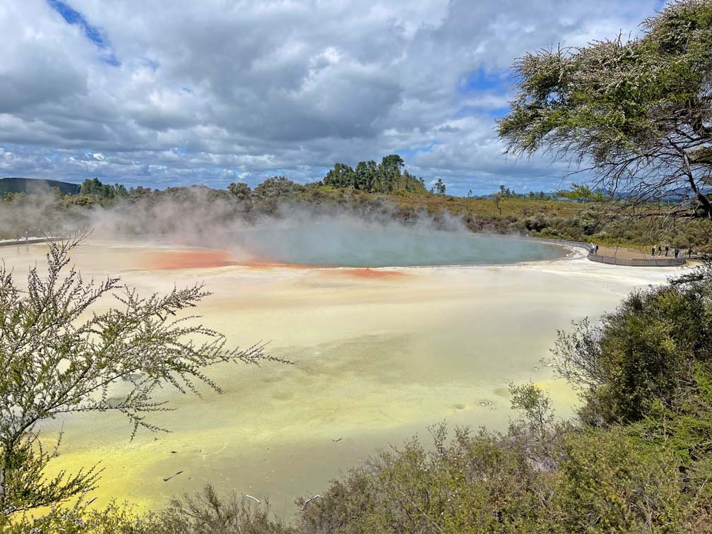 geothermale-farben-wai-ot-tapu-rotorua-neuseeland