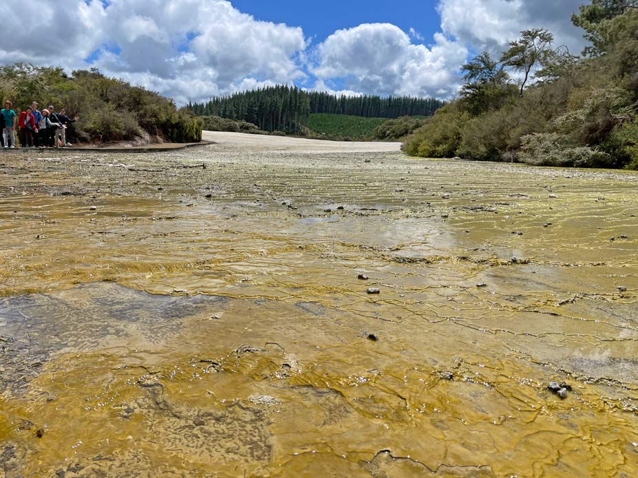 vulkanische-landschaft-wai-o-tapu-thermal-wonderland-in-neuseeland