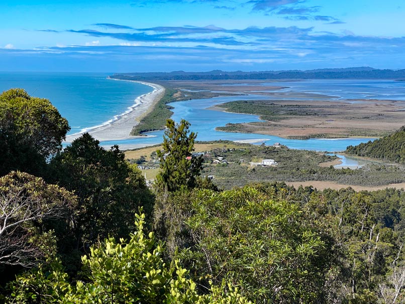 blick-ueber-die-wasserwege-okarito-trig-walk-suedinsel-neuseeland-westland-nationalpark