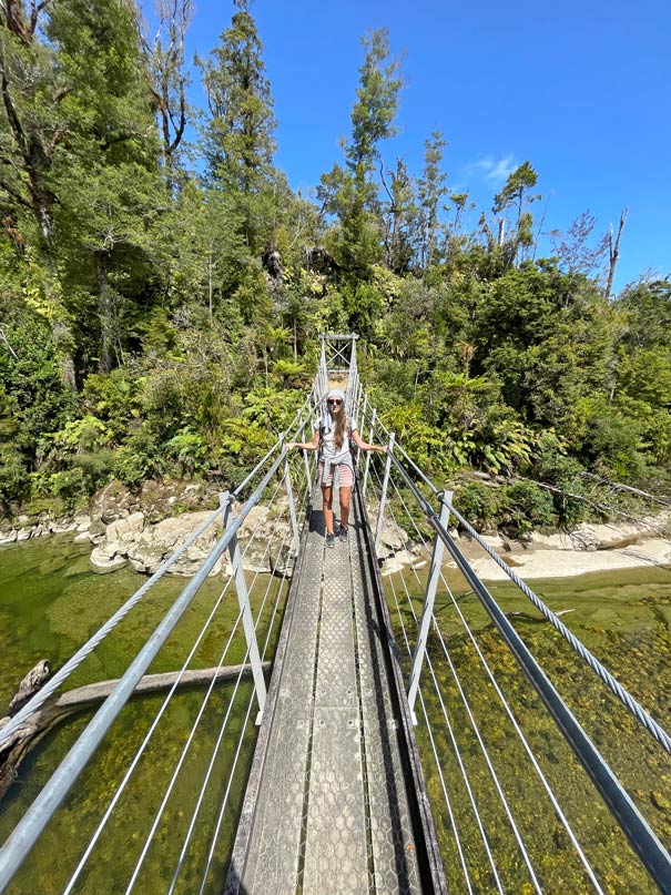 haengebruecke-paparoa-nationalpark-wanderungen-und-sehenswuerdigkeiten-westkueste-suedinsel-neuseeland