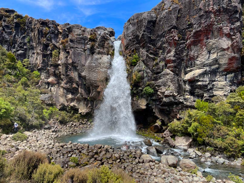 Neuseeland Nordinsel Sehenswürdigkeiten - 7 unvergessliche Highlights mit Tipps für die Route taranaki-falls-tongariro-nationalpark-sehenswuerdigkeiten-neuseeland-nordinsel